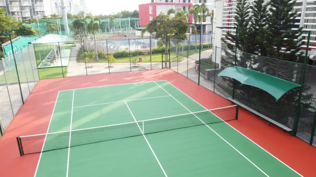 Sân tennis ngoài trời